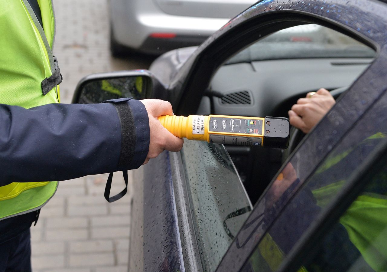 Prowadzenie po spożyciu alkoholu. Polacy nie wiedzą, kiedy można wsiąść za kierownicę