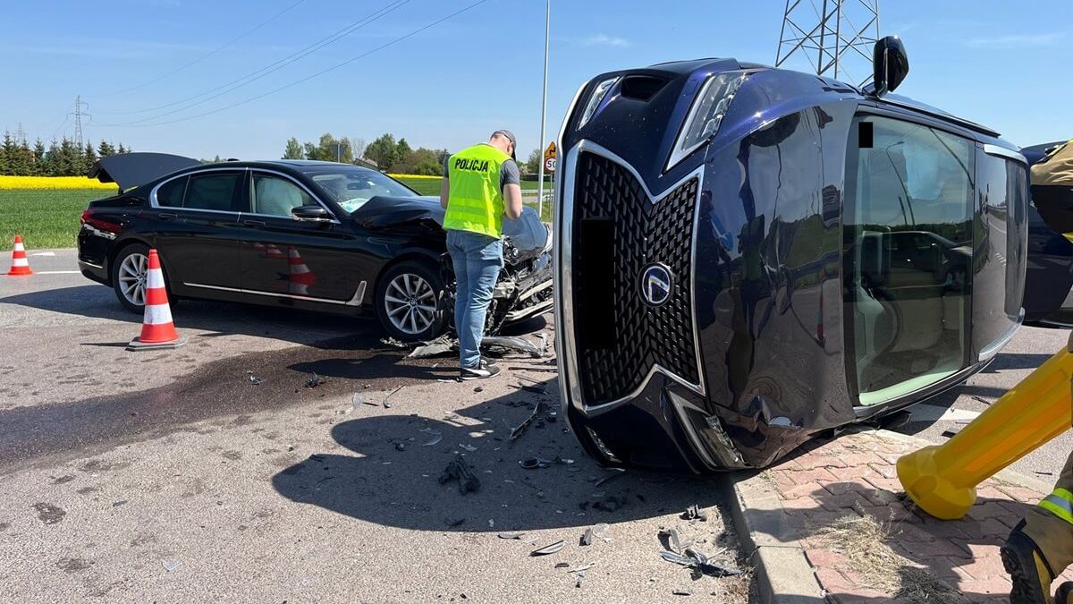 Zderzenie lexusa z bmw w Świdniku
