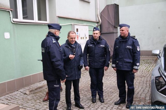 Nowy nieoznakowany radiowóz dla ostrowieckiej komendy