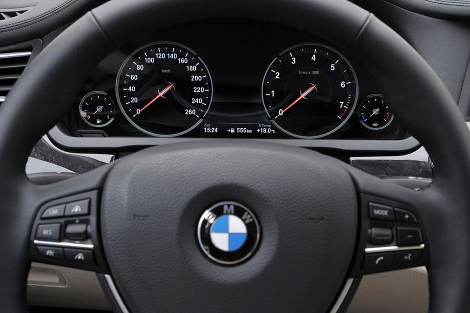 BMW serii 7 2013 (36)