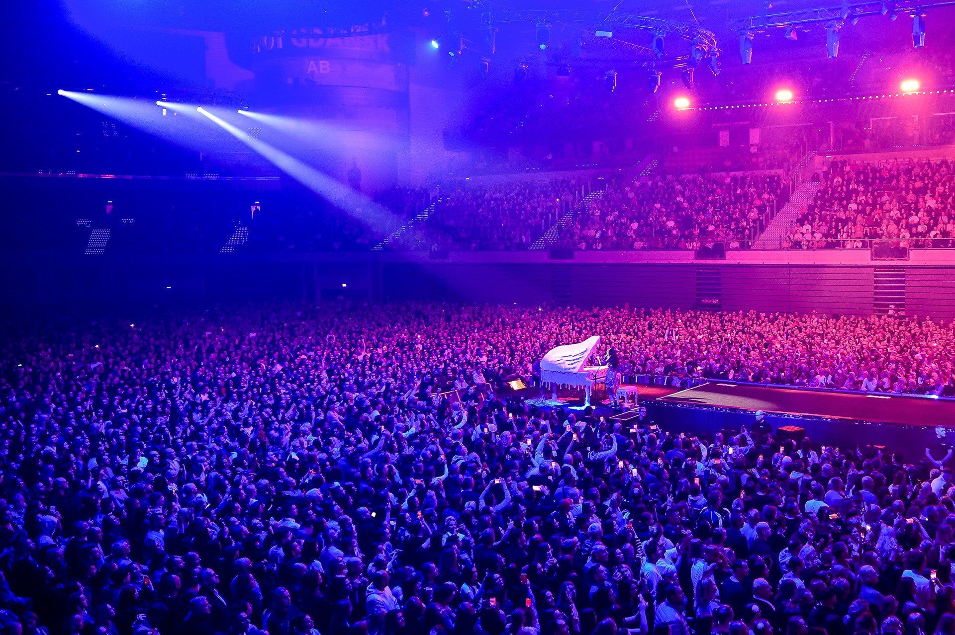 Sylwia Grzeszczak zagrała w Ergo Arenie. Tak wyglądał koncert trasy &#34;było sobie marzenie&#34;. ZDJĘCIA 14.11.2025