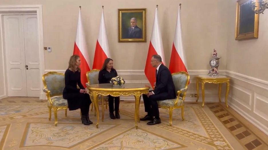 Żony Kamińskiego i Wąsika w Pałacu Prezydenckim.