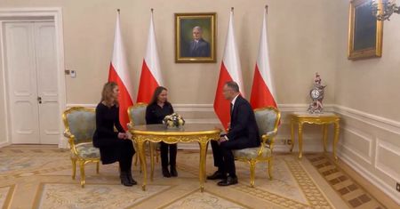 Żony Kamińskiego i Wąsika w Pałacu Prezydenckim