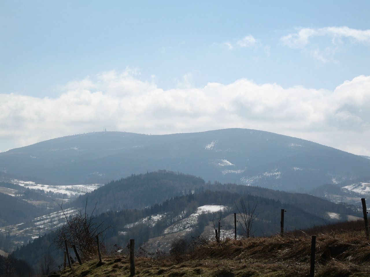 Widok z Niedźwiedzic na Wielką Sowę