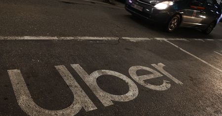 Uber chce zarobić na seniorach bez smartfonów. Ma nowy pomysł