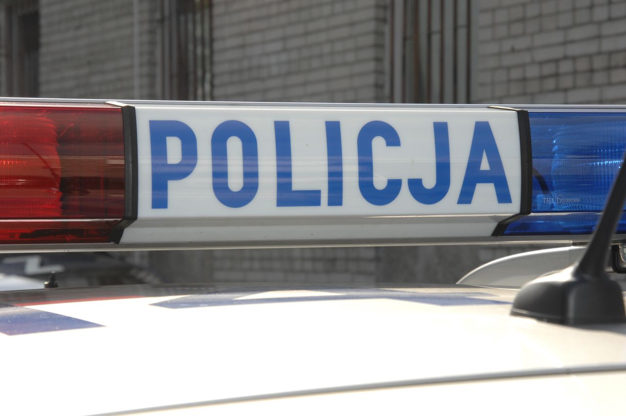 Toruń: Pociąg towarowy potrącił mężczyznę. 69-latek trafił do szpitala