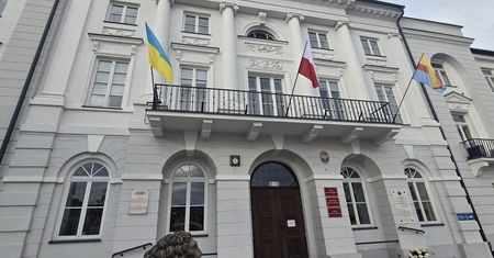 Burzliwa dyskusja i ostateczna decyzja. Uchwała o usunięciu ukraińskiej flagi odrzucona!