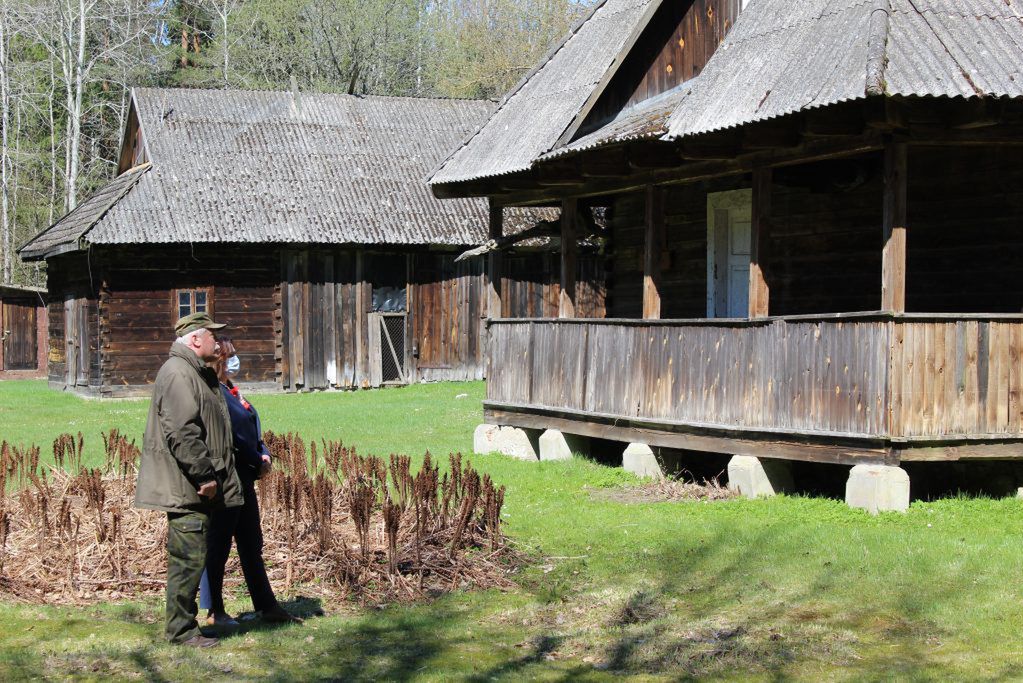 Leśniczówka Simony Kossak. Co stanie się z Dziedzinką?