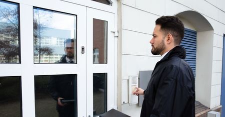 "Dłużnik plus". Polacy masowo nie płacą swoich zobowiązań. Rząd skutecznie w tym pomaga