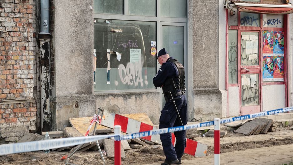 miejsce odnalezienia cia�
Szymon Pulcyn
dzia�ania policji, kamienica, kamienicy, miejsce znalezienia zw�ok, na Woli, pustostan pustostanie, ulica Grzybowska, zbrodnia, zw�oki w pustostanie