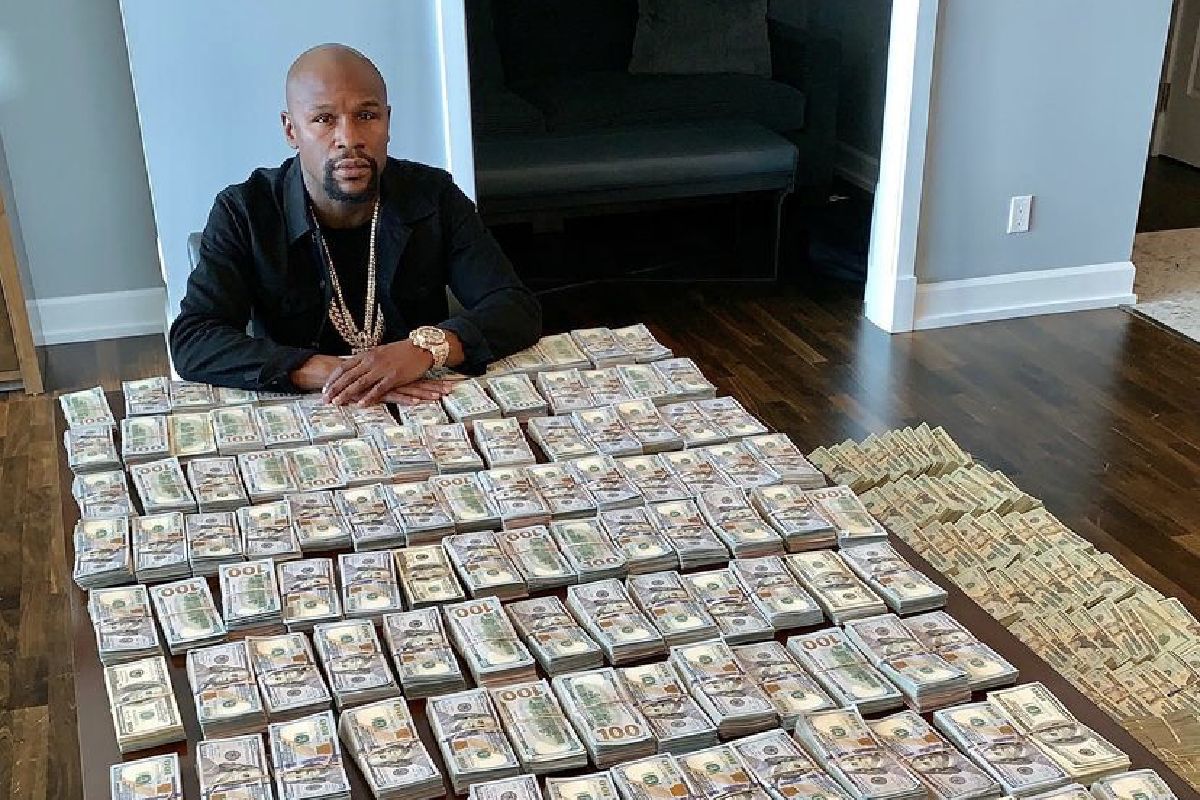 "Legalny napad na bank". Mayweather zarobi kosmiczne pieniądze za walkę z youtuberem