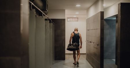 Wyrok na policjanta, który nagrywał dzieci na basenie. Stworzył ok. 100 filmików