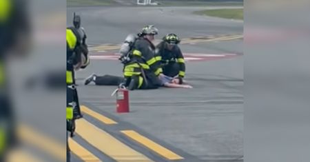 Awaryjne lądowanie samolotu i mężczyzna rzucony na ziemię. Wzięli aparat za bombę
