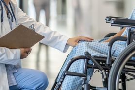 Nowe badanie. Kobiety z SM leczone rzadziej niż mężczyźni