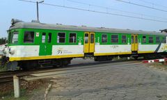 Zielonka. Atak nożownika w pociągu. Ranny mundurowy