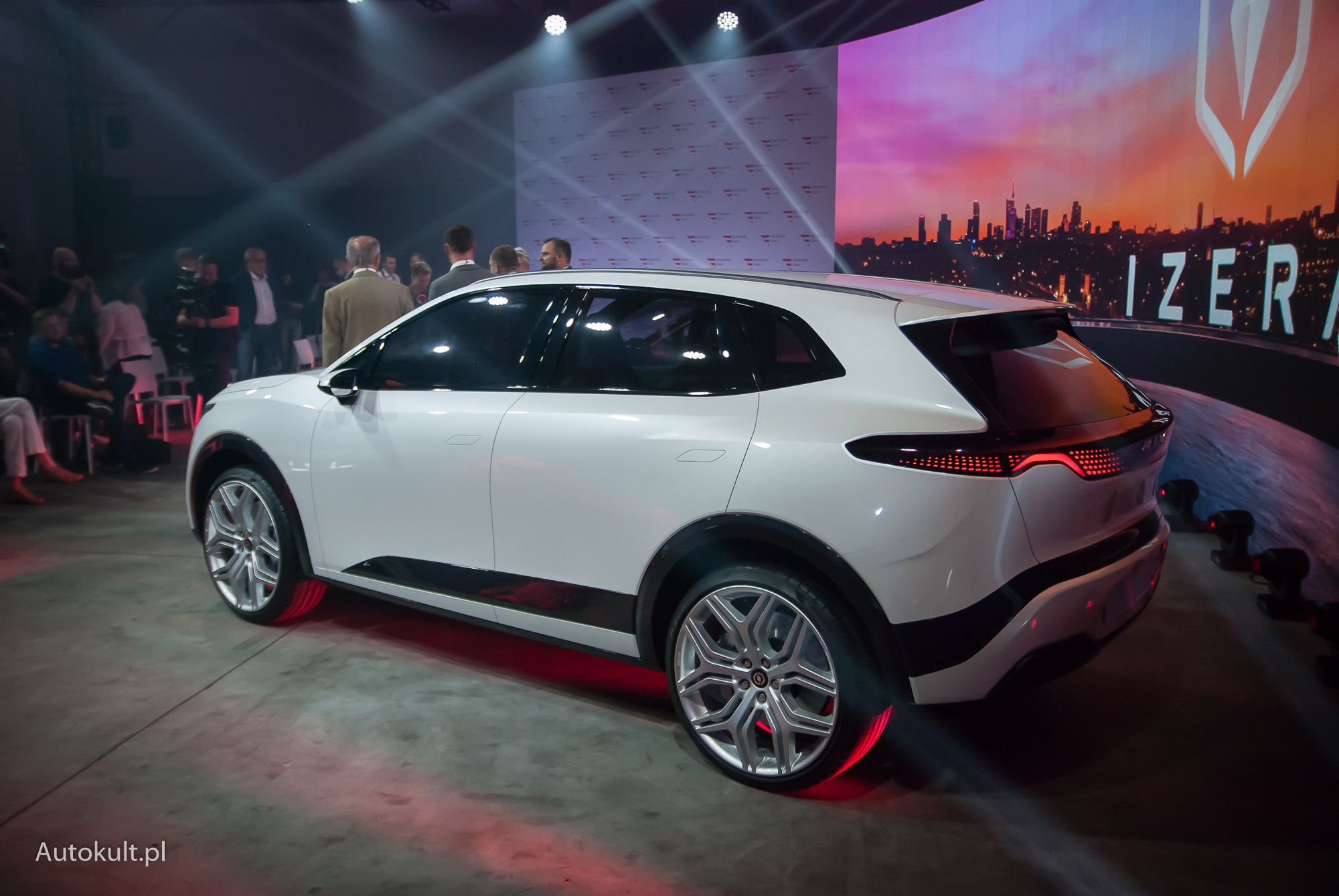 Ten SUV nie miał jeszcze gotowego wnętrza