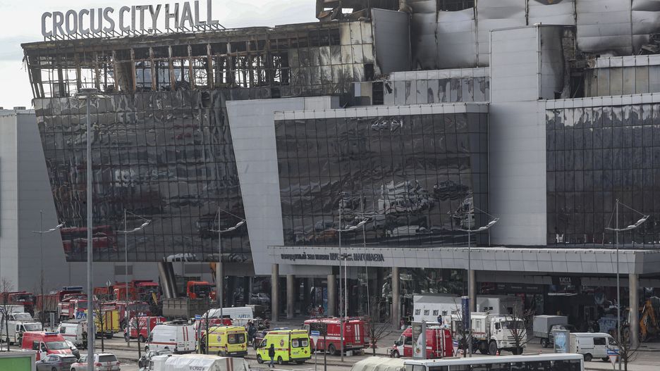 Two days after terrorist attack in Krasnogorsk
epa11242471 A view of the burned Crocus City Hall concert venue following a terrorist attack in Krasnogorsk, outside Moscow, Russia, 25 March 2024. At least 137 people were killed and more than 100 hospitalized after a group of gunmen attacked the concert hall in the Moscow region on 22 March evening, Russian officials said. Eleven suspects, including all four gunmen directly involved in the terrorist attack, have been detained, according to Russian authorities.  EPA/MAXIM SHIPENKOV 
Dostawca: PAP/EPA.
MAXIM SHIPENKOV