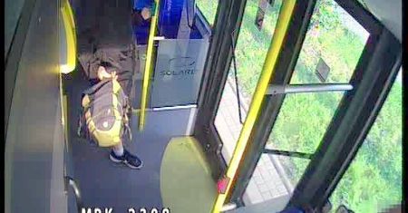 Pasażer wybił szybę w autobusie MPK Lublin. Kto rozpoznaje wandala?