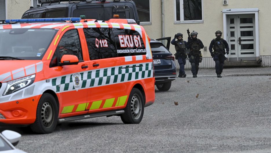 Strzelanina w szkole w Vantaa w Finlandii
Police officers are seen at the Viertola comprehensive school in Vantaa, Finland, on April 2, 2024. Three minors were injured in a shooting at the school on Tuesday morning. A suspect, also a minor, has been apprehended. LEHTIKUVA / MARKKU ULANDER - FINLAND OUT. NO THIRD PARTY SALES.
Markku Ulander
