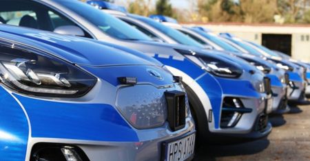 Policja kupiła kolejne radiowozy. W tym kilka z napędem elektrycznym