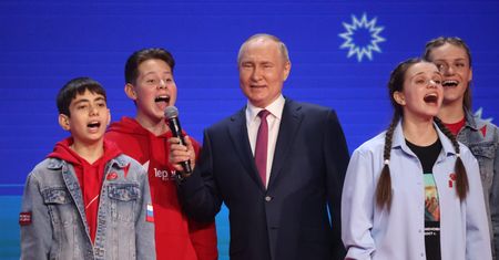 Uczył dzieci rosyjskich oligarchów. Powiedział, co się działo