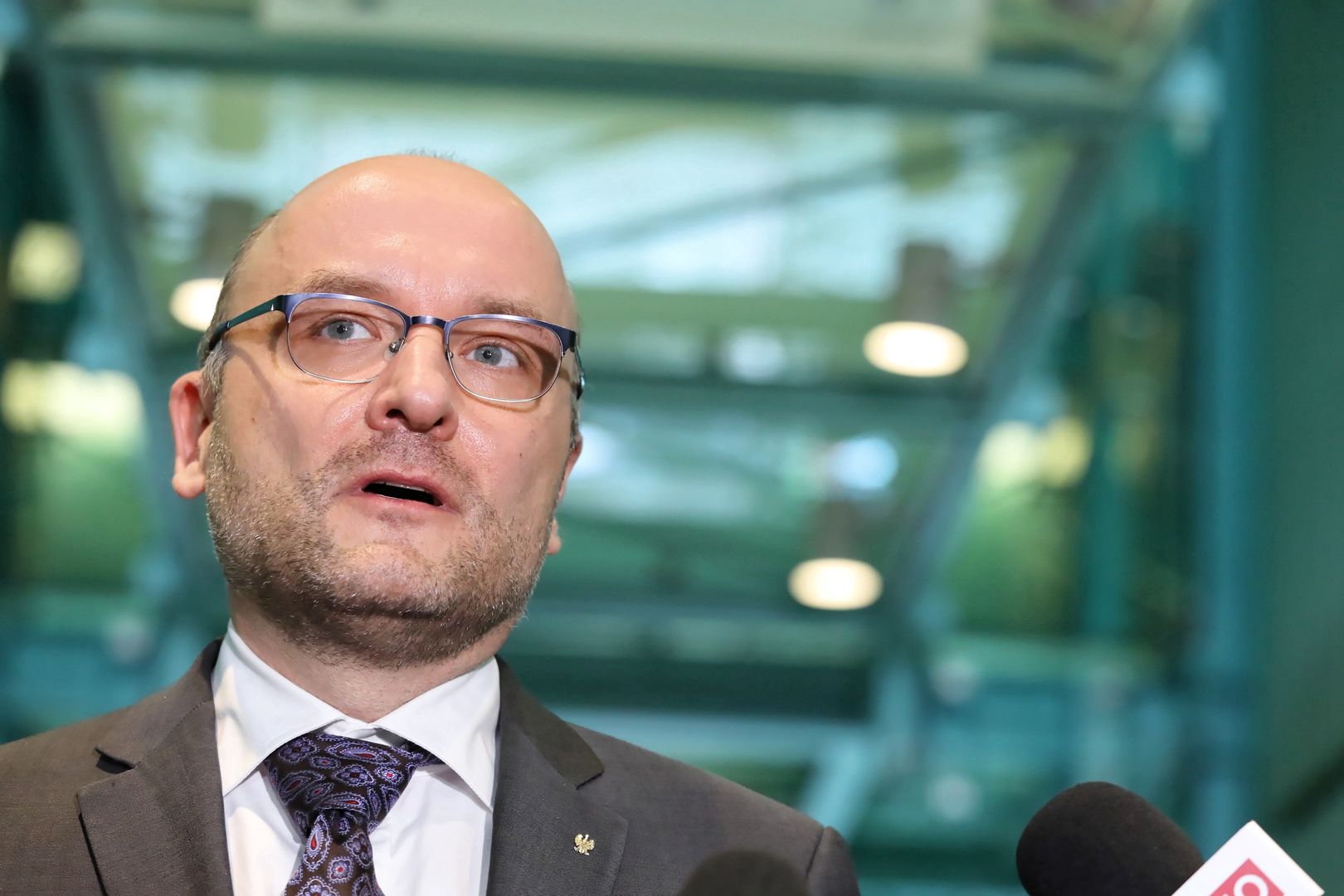 Warszawa, 12.05.2020. Sędzia SN Kamil Zaradkiewicz podczas briefingu prasowego w trzecim dniu obrad Zgromadzenia Ogólnego Sędziów Sądu Najwyższego