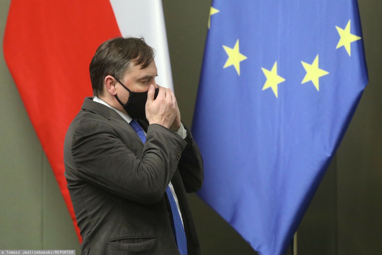 Artykuł 7., francuskie plany i Ziobro. Polsce będzie coraz trudniej o pieniądze z KPO