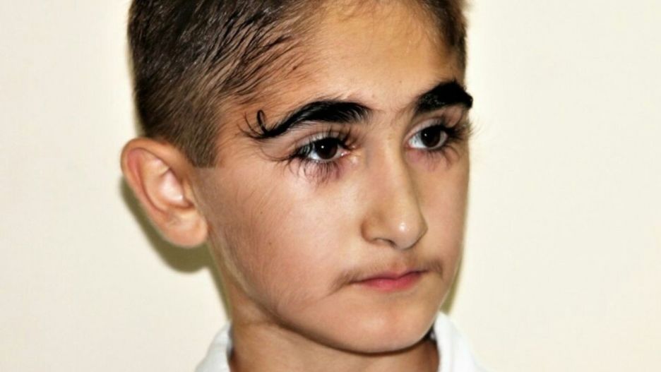 Ten chłopiec ma najdłuższe rzęsy na świecie. Rośnie mu "konkurencja"