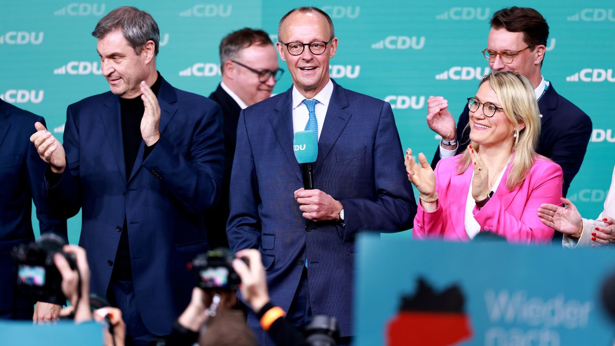 CDU election night event in German general elections
epa11919275 Chairman of Germany's Christian Democratic Union (CDU) Friedrich Merz (C) and State Premier of Bavaria and Christian Social Union (CSU) chairman Markus Soeder (L) react during the Christian Democratic Union (CDU) election event in Berlin, Germany, 23 February 2025.  EPA/HANNIBAL HANSCHKE 
Dostawca: PAP/EPA.
HANNIBAL HANSCHKE
elections, party, cdu, Christian Democratic Union, general elections