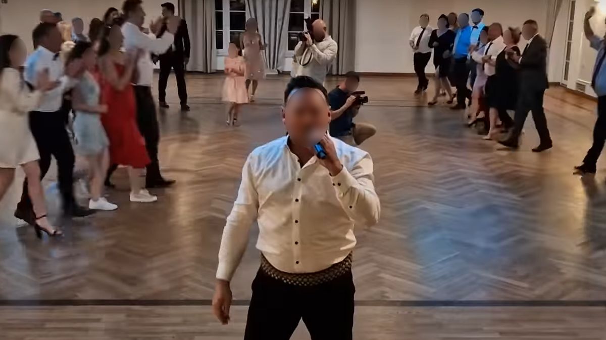 Czy popularny zespół muzyczny oszukuje swoich klientów?