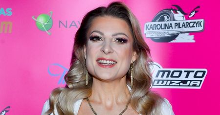 Magdalena Narożna odsłania brzuch i zalicza makijażową wpadkę (ZDJĘCIA)