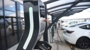 Elektryki przyspieszają. Znana firma zdominowała rynek ładowania