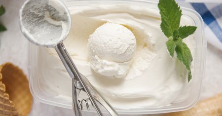 Przepis na domowe lody waniliowe. Tylko 3 składniki