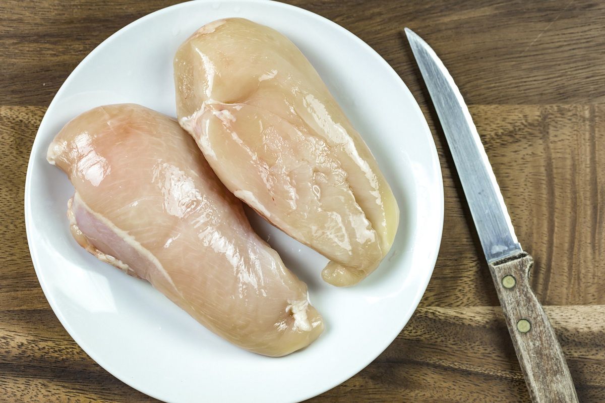 Quick tricks to defrost chicken breasts in minutes