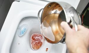 Wylewasz zupę do toalety? Natychmiast przestań