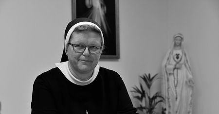 Wypadek polskiego autokaru. Nazaretanki informują o śmierci zakonnicy