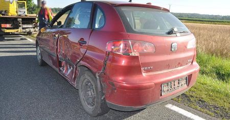 Wypadek w Polichnie. Kierowca renault zasnął za kierownicą. Obudził się po zderzeniu z seatem