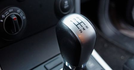 Z "dwójki" na "czwórkę". Kierowcy zastanawiają się, czy to psuje auto