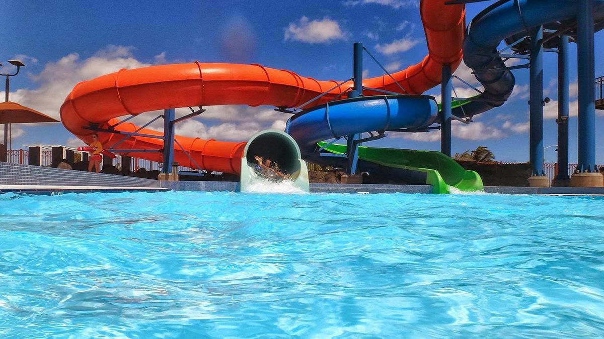 8-letni chłopiec z Ukrainy zjeżdżał na dmuchanej zabawce. Doznał urazu głowy i trafił do szpitala