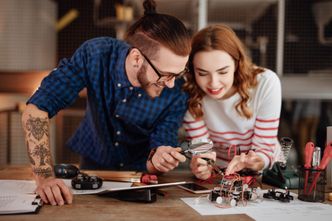 Program "Money.pl" 8.12 | Programiści nie boją się inflacji. Zarobki w branży wciąż rosną