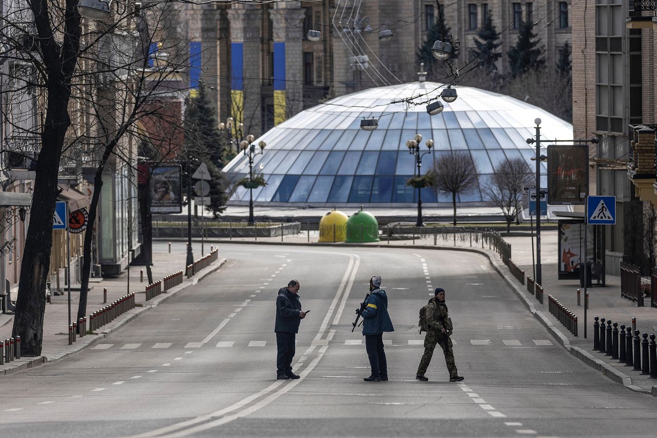 Wojna na Ukrainie: Kijów wciąż niepokonany. Życie toczy się dalej