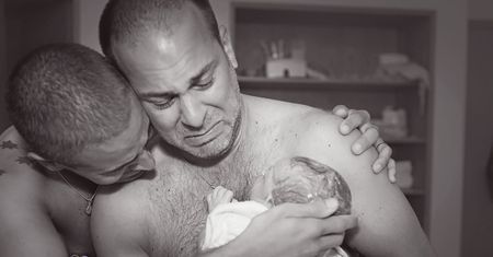 Homoseksualni rodzice z Kanady kontra prawicowcy z Włoch. Mężczyźni wygrali w sądzie