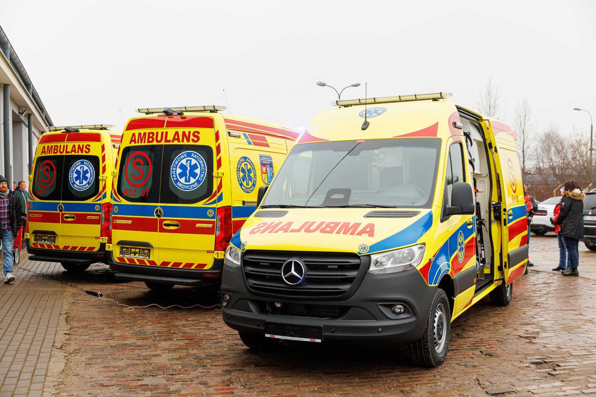 01-12-2025 BIALYSTOK PRZEKAZANIE KARETEK POGOTOWIU FOT. WOJCIECH WOJTKIELEWICZ KURIER PORANNY/ GAZETA WSPOLCZESNA/ POLSKA PRESS