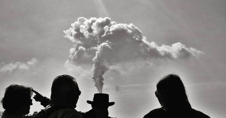 Doskonałe zdjęcia prosto z Grecji. Ten fotograf czuje się na ulicy jak ryba w wodzie