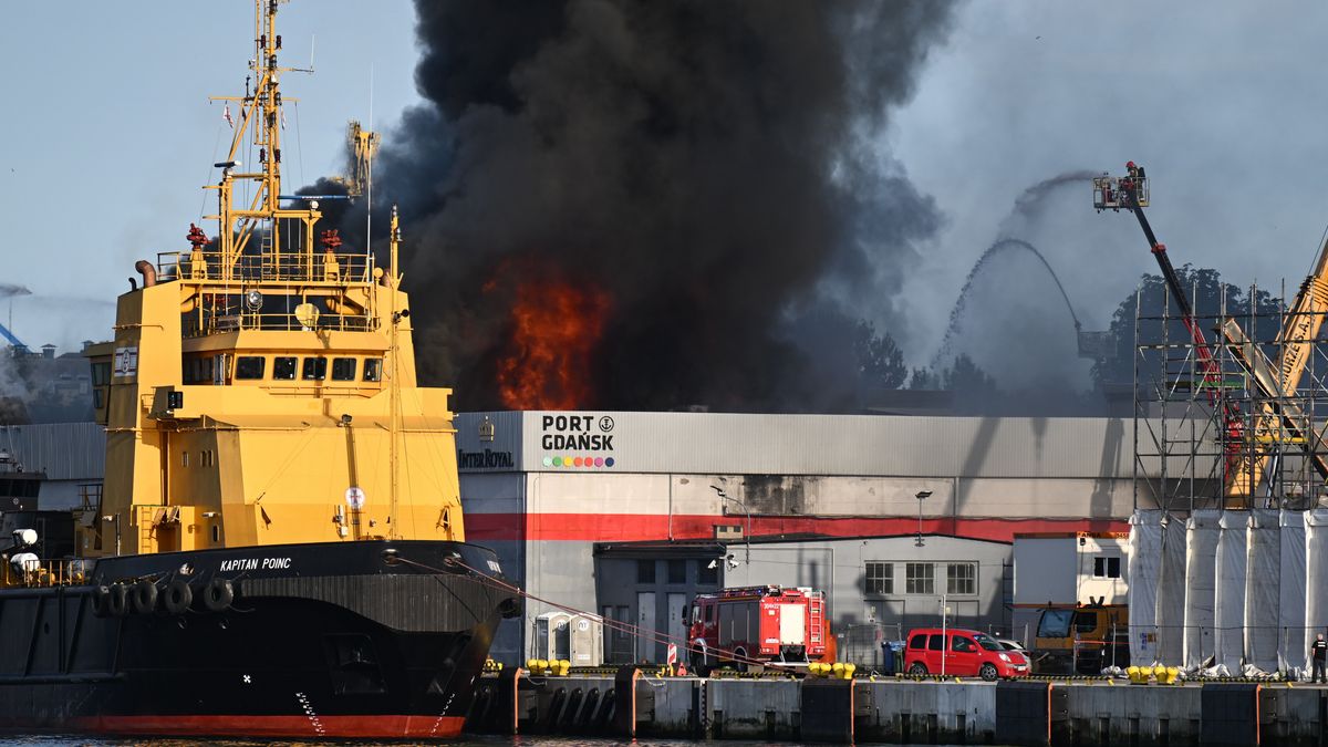 Pożar w Porcie Gdańskim. Widok z lotu ptaka przeraża