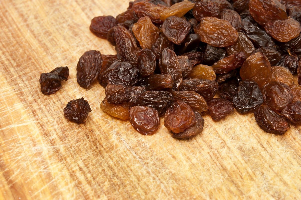 Raisins in focus: Health benefits versus hidden risks