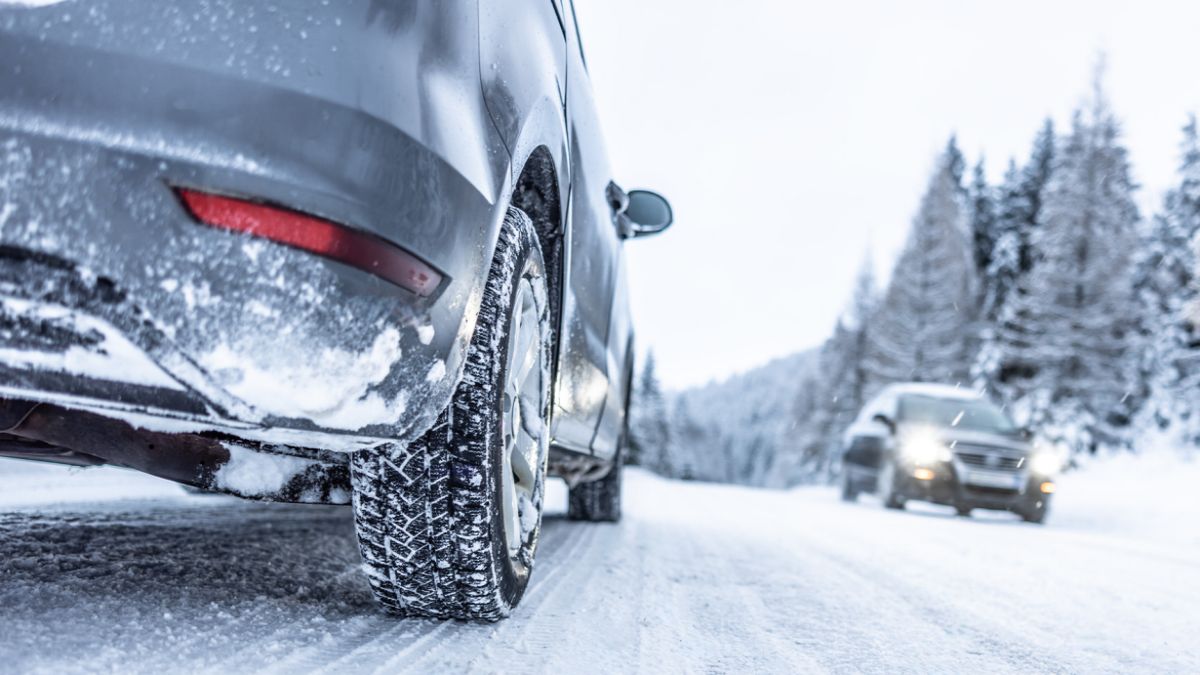 Będzie pochmurno i chłodno, a na drogach - niebezpiecznie