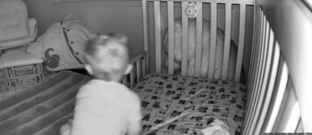 Z łóżeczka chłopca uniosła się &quot;świetlna kula&quot;