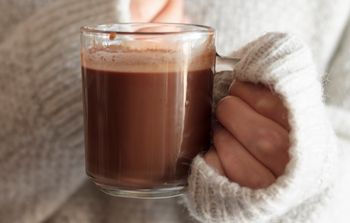 Ten napój z kakao doda ci energii i pomoże schudnąć. Działa jak naturalny spalacz tłuszczu