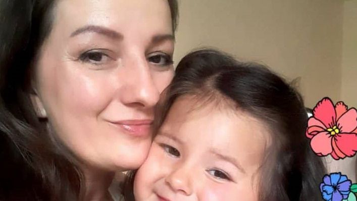 Karolina uratowała córkę, na którą staczał się samochód
